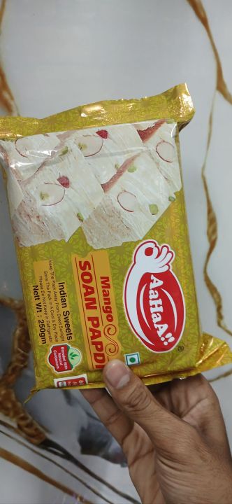 Aahaa%20Coconut,Mango,chocolate,%20orange%20Soan%20Papdi%20250g,100g%20-%20Image%204