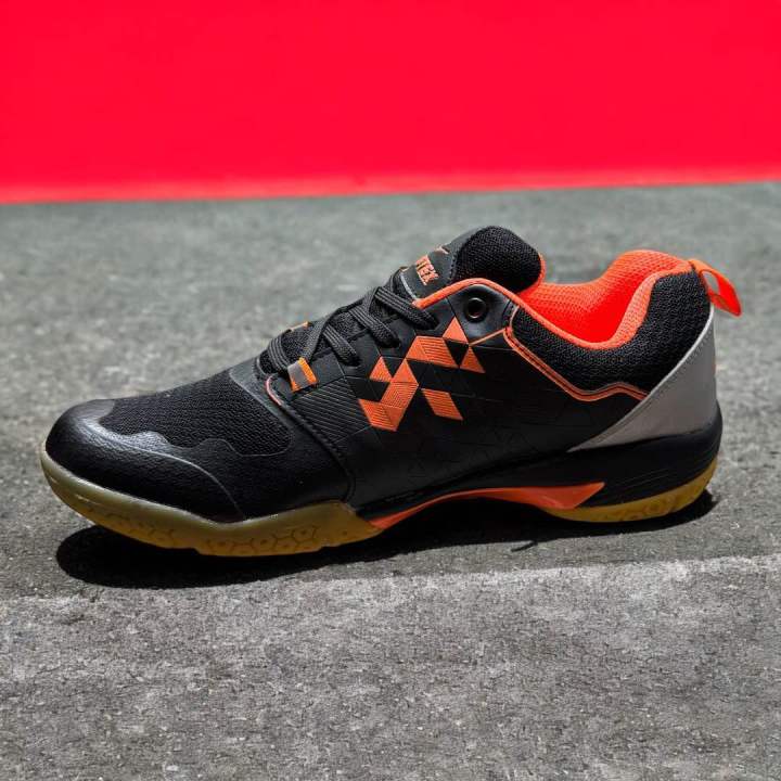 Graftex%20Non-Marking%20High-Performance%20Badminton%20Shoes%20%E2%80%93%20Grip,%20Comfort,%20&%20Durability%20-%20Image%202