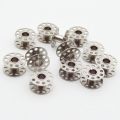 1 Pcs Bobbin Case + 5 Pcs Metal Bobbins for Household Sewing Machine Sewing Accessories Tools.