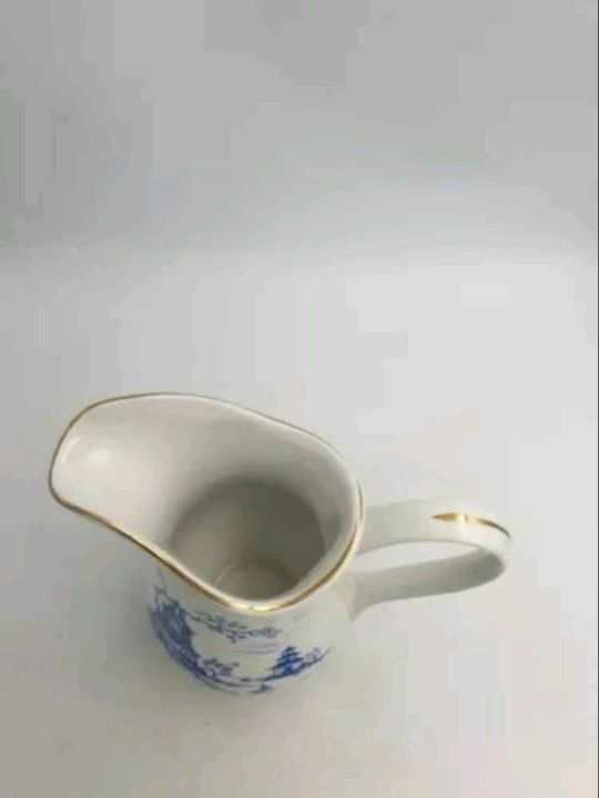 (H).%20VTG%20ROYAL%20WINTON%20FINE%20CERAMIC%20GIFTWARE%20JUG%20BLUE%20&%20WHITE%20WILLOW%20ORIENT%20PATTERN%20WITH%20GOLD%20ADGE%20TRIM%20-%20Image%204