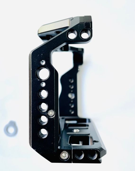 Camera%20Cage%20ror%20Sony%20a7iv%20with%20extra%20cold%20shoe%20-%20Image%205