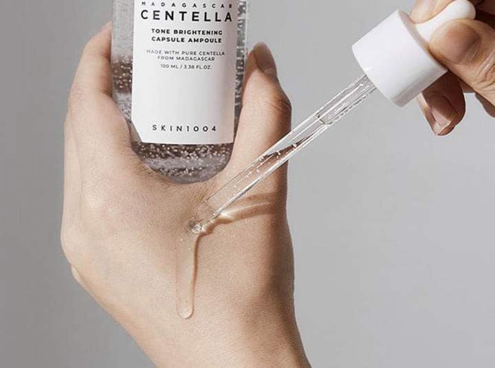 SKIN1004%20Madagascar%20Centella%20Tone%20Brightening%20Capsule%20Ampoule%2030ml%20-%20Image%203