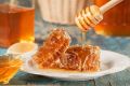 تازہ شہد چھتّے سمیت (ایک پاؤ)  Fresh honey with comb 250gram - Chatta. 