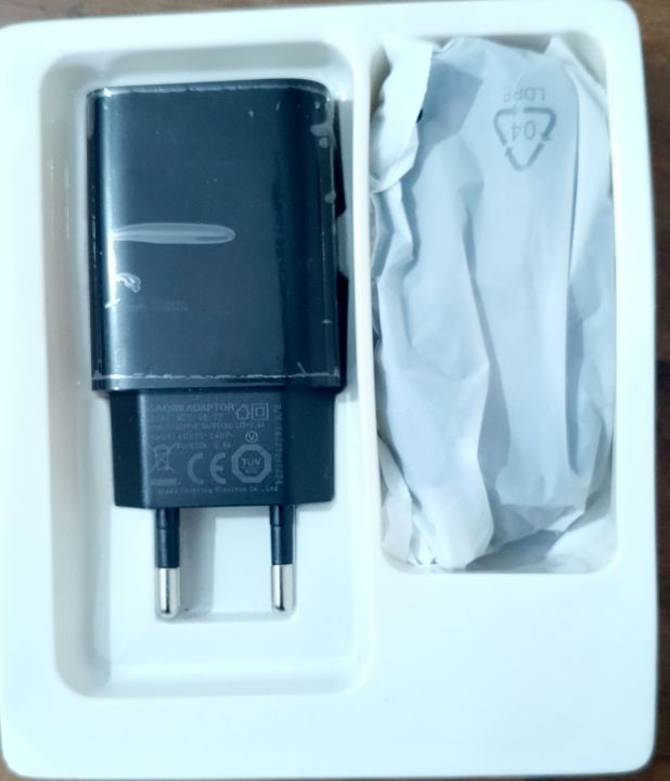 Xiaomi%2018W%20Fast%20Charger%20with%20Type%20C%20&%20Micro%20Usb%20Cable%20-%20Image%205