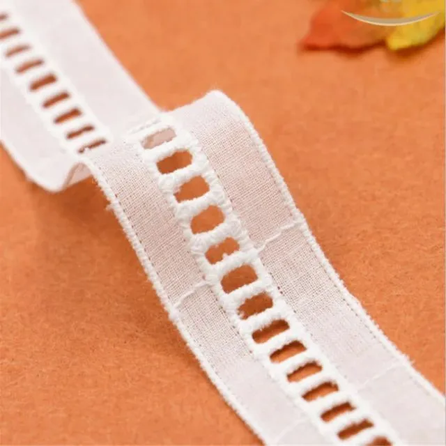 2.5%20cm%204%20yards%20Vintage%20Cotton%20Lace%20Hollowed%20Embroidery%20Floral%20Edge%20Trimming%20Ribbon%20Craft%20Clothing%20Accessories%20and%20Wedding%20Bridal%20Decoration%20(White)%20-%20Image%207