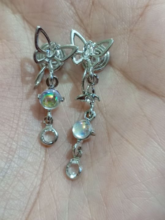 Sweet%20and%20Cool%20Asymmetrical%20Haze%20Blue%20Butterfly%20Ear%20Clips%20with%20a%20Niche%20Style,%20High-End%20Feel,%20Simple%20and%20Luxurious,%20Non-Pierced%20Ear%20-%20Image%205