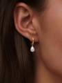 1 Pair Stainless Steel Waterproof And Non-Fading Stylish Women's Water Droplet Pearl Hoop Earrings, Suitable For Women's Daily. 