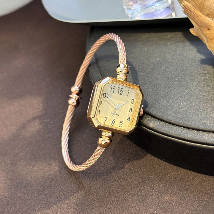 New%20Fashionable%20Casual%20Digital%20Square%20Miniature%20Ladies%20Quartz%20Watch%20Open-Ended%20Bracelet%20Watch%20Stylish%20Compact%20Timepiece%20-%20Image%207