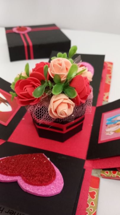 Love%20Explosion%20Box%20-%20Image%202