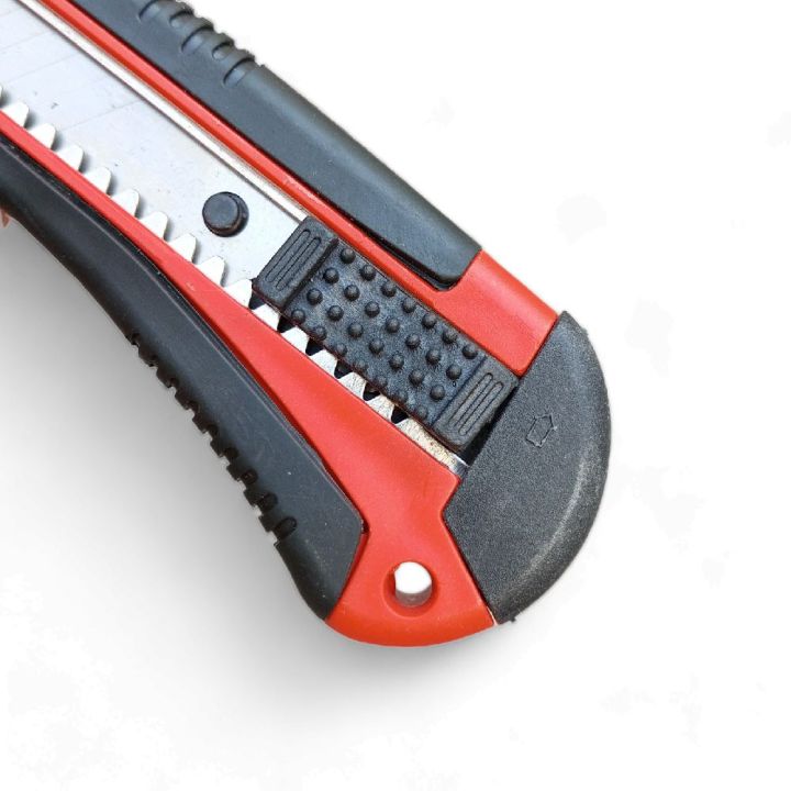 18mm%20High%20quality%20utility%20paper%20cutter%20knife%20with%203%20extra%20sharp%20blades%20-%20Image%203