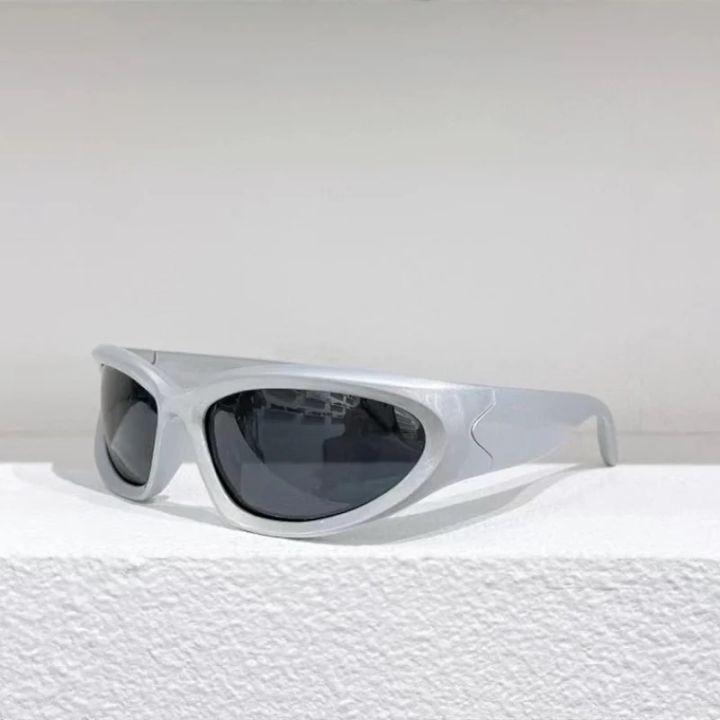 Silver%20Unisex%20Y2K%20Sunglasses%20For%20Men%20And%20Women%20-%20Image%206