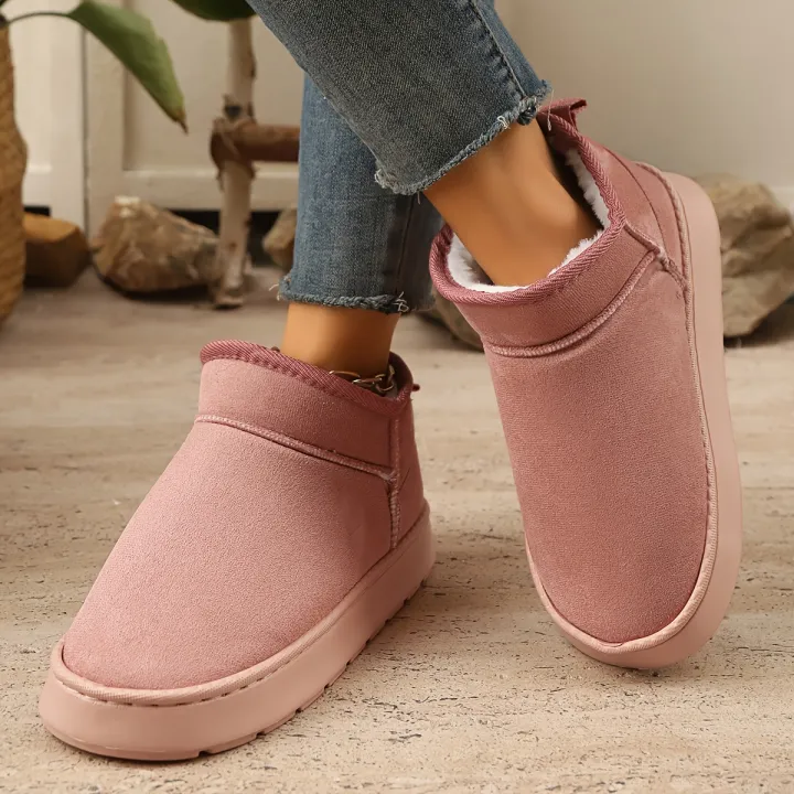 Classic%20one-step%20snow%20boots%20with%20thick%20soles,%20lined%20and%20padded%20for%20warmth,%20versatile%20cotton%20short%20boots%20-%20Image%205