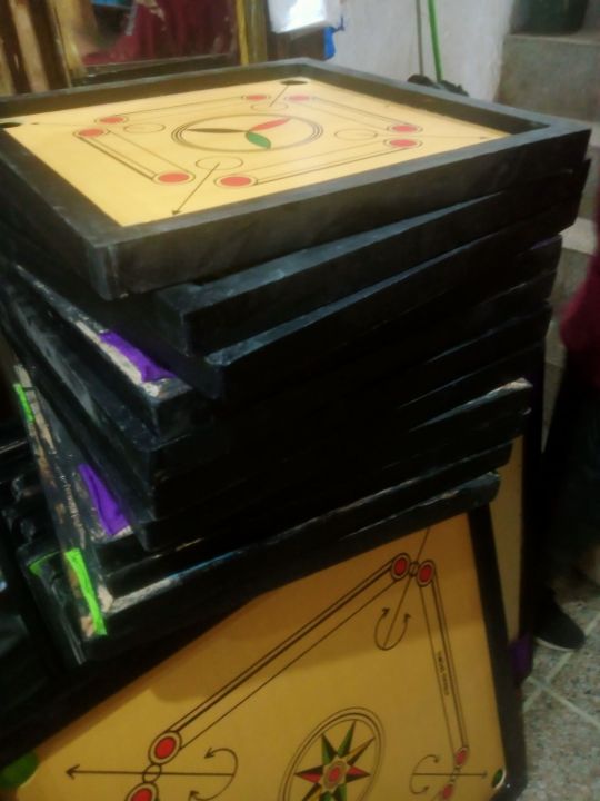 18,inch%20Wooden%20Carrom%20Board%20Game%20With%20Striker%20and%20Coins%20Set%20-%20Image%204