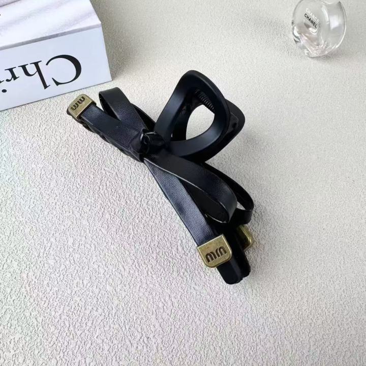 1/2%20PC%202026%20Y2K%20ladies'%20new%20street%20style%20elegant%20gold%20label%20black%20leather%20butterfly%20knot%20large-sized%20matte%20clutch%20hair%20accessory%20-%20Image%205
