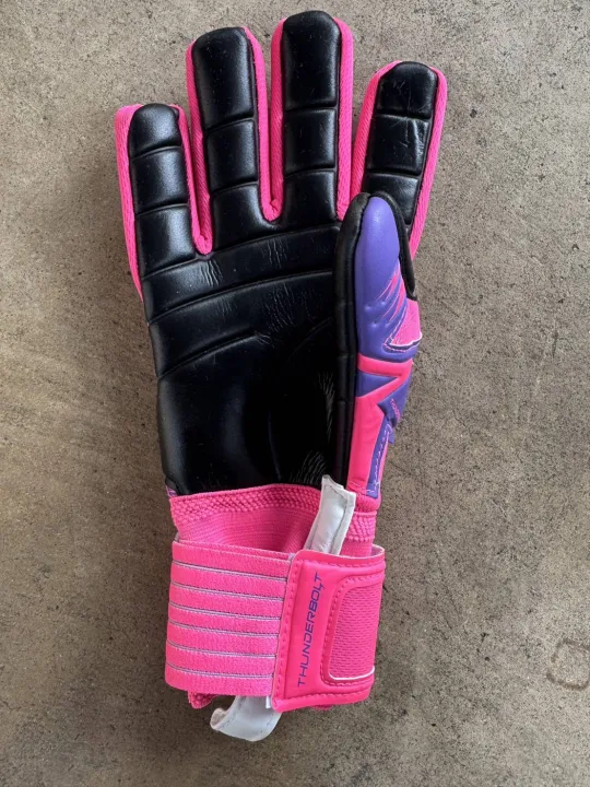 Thunderbolt%202025%20H3%20goalkeeper%20gloves%20with%205%20finger%20safe%20-%20Image%206