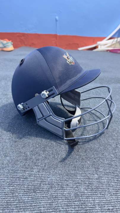 Premium%20Cricket%20Helmet%20-%20Image%208