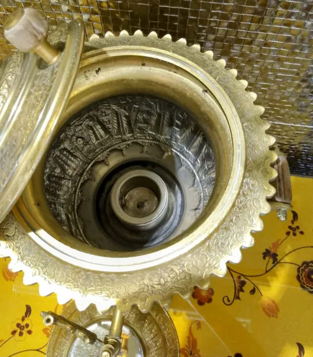 Authentic%20Persian%20Samovar,%2050%20Years%20Old.%20Genuine%20Elephant%20Tusk%20on%20Small%20Kettle's%20Handle.%20Original%20Electric%20Persian%20Samovar%20with%20Gold%20Finish.%20-%20Image%205