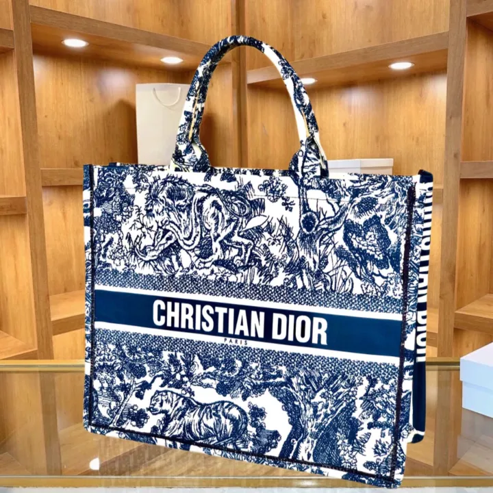 Imported%20Tote%20bag,%20Christian%20Dior%20-%20Image%203