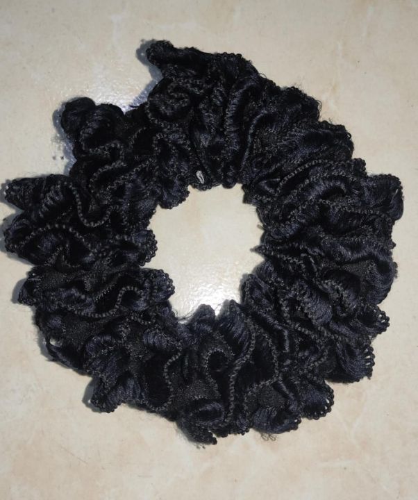 Pack%20of%202%20Hijab%20Volumizer%20Scrunchie%20-%20Big%20Hair%20Ring%20Tie%20for%20Scarf%20Volumizing%20-%20Black%20-%20Image%203