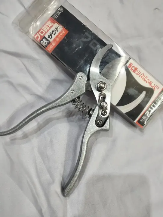 Pruning%20Shears%208%20Inch%20Professional%20Bypass%20Garden%20Scissors,%20Premium%20Quality%20Japanese%20Gardening%20Tools%20Hand%20Pruner%20with%20Ergonomic%20Handle%20-%20Image%206