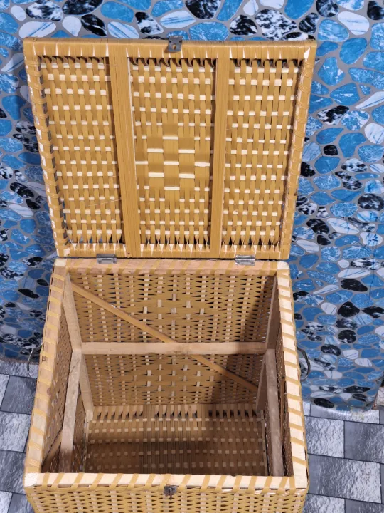 Beautiful%20wood%20Hand%20Made%20Laundry%20Basket%20(%20Plastic%20&%20Wood%20)%20-%20Image%204