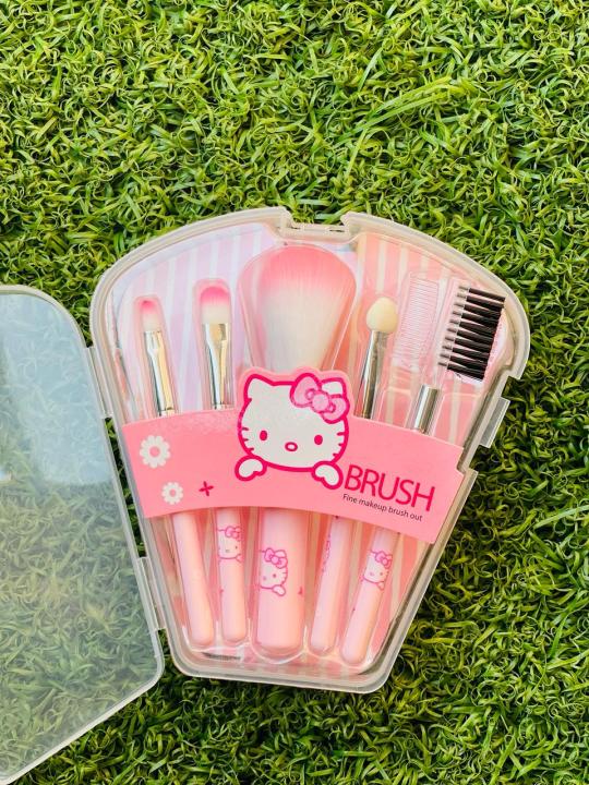 Hello%20Kitty%205%20Piece%20Makeup%20Brush%20Kit%20With%20Storage%20Bag%20-%20Image%202