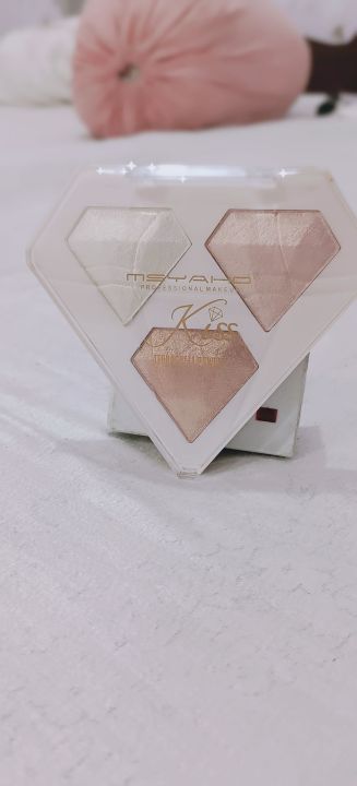 Beautiful%20shape%20NOOR%20ALAZAWI%20COSMETICS%20POWDER%20%203in%201%20-%20Image%202