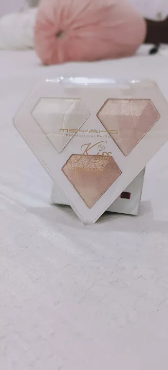 Beautiful%20shape%20NOOR%20ALAZAWI%20COSMETICS%20POWDER%20%203in%201%20-%20Image%202