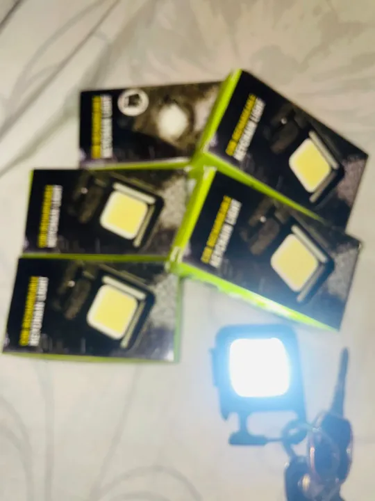 Rechargeable%20Flashlight%20keychain%20&%20opener%20-%20Image%206