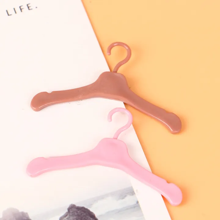 10PCS%20Lovely%205.5cm%20Doll%20Hangers%20Mini%20Cute%20Wardrobe%20Dress%20Coat%20Clothes%20Plastic%20Doll%20Pretend%20Play%20Girls%20Toys%20-%20Image%204