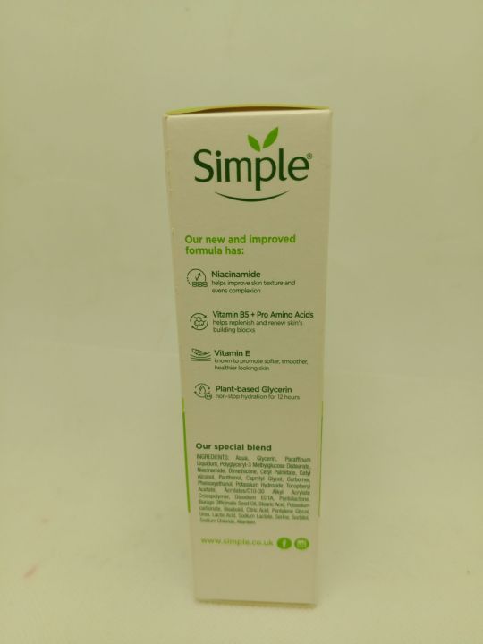 Simple%20Hydrating%20Light%20Moisturiser%20125ml%20-%20Image%203