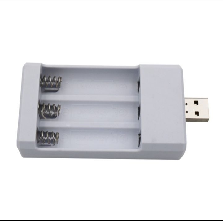 3-slot portable charger for AA and AAA rechargeable with USB port Great Performance Battery Charger For AA AAA Batteries 3 Ports Battery Charger With USB Plug - white