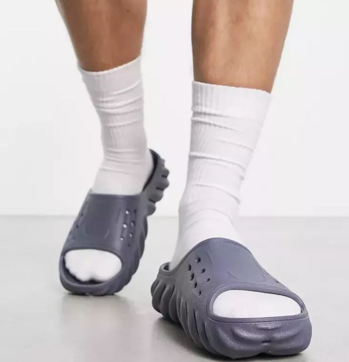 Slippers%20%7C%20TATA%20Slippers%20CROKS%20CHAPPAL%20%7C%20SLIPPERS%20%7CMen%20&%20@%20Women%20-%20Image%202