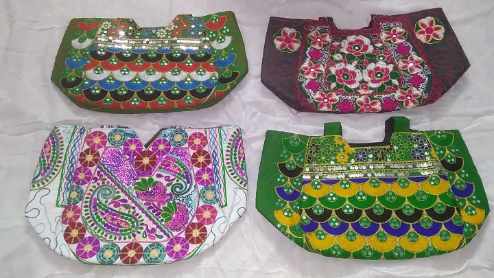 Handmade%20Embroidered%20Shoulder%20bag%20for%20women%20with%20Classical%20&%20Traditional%20Sindhi%20Style%20-%20Image%203