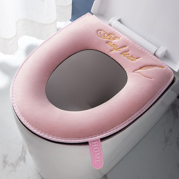 Universal%20Warm%20Velvet%20Toilet%20Seat%20Cover,%20Zipper%20Flip%20Lid%20Handle%20Tab,%20Letters%20Embroidery,%20Washable,%20Waterproof%20Pad,%20Winter%20-%20Image%204