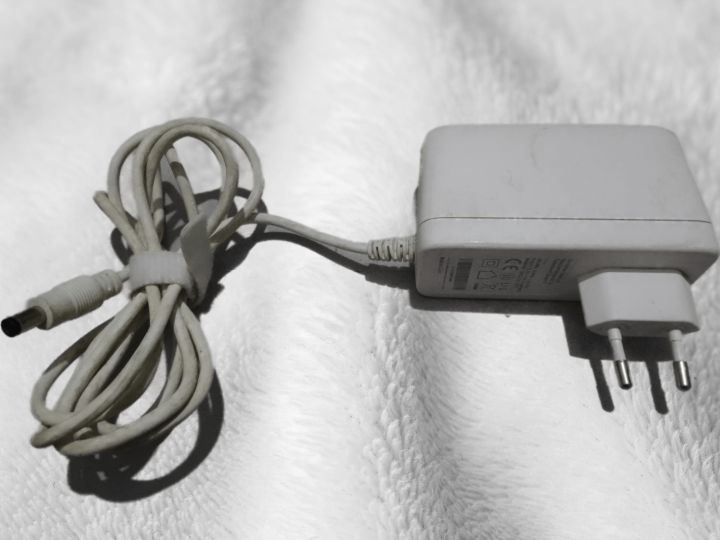 12%20Volt%20power%20bank%20with%20Super%20fast%2012%20volt%203%20amp%20charger%20for%20Router%20modem,%20for%20all%20brands%20PTCL,TP%20LINK%20,TENDA%20,%20D%20LINK%20-%20Image%207