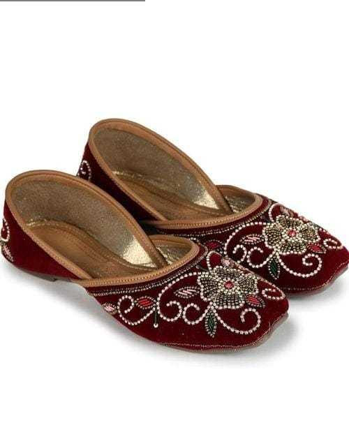 Black%20Attractive%20Rajasthani%20Jutti%20For%20Women%20-%20Image%207