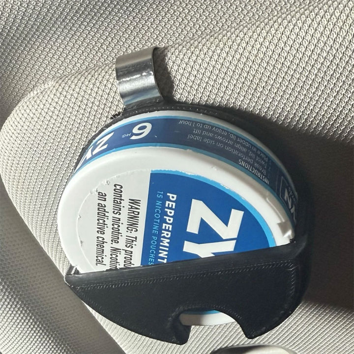 ZYN%20Car%20Visor%20Clip%20-%20Durable%20plastic%20for%20ZYN%20cans,%20compatible%20with%20most%20car%20visors%20for%20quick%20access%20and%20stylish%20storage%20-%20Image%202