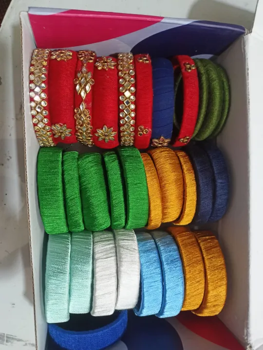 Customized%20Kundan%20Handmade%20Churi%20from%20"Churir%20Ghor-%E0%A6%9A%E0%A7%81%E0%A7%9C%E0%A6%BF%E0%A6%B0%20%E0%A6%98%E0%A6%B0"%20Handmade%20Kundan%20Bangle%20Set%20for%20Women%20%E2%80%93%20Elegant%20Party%20Wear%20Churi%20(Unique%20Design)%20-%20Image%206