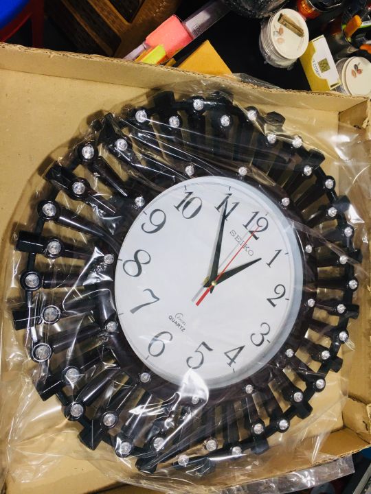 Good lucking Wall watch