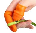 Silicone Thumb Cutter for Vegetables & Fruits - 5-in-1 Innovative Design for Effortless Cutting. 