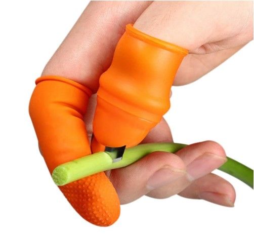Silicone%20Thumb%20Cutter%20for%20Vegetables%20&%20Fruits%20-%205-in-1%20Innovative%20Design%20for%20Effortless%20Cutting%20-%20Image%203