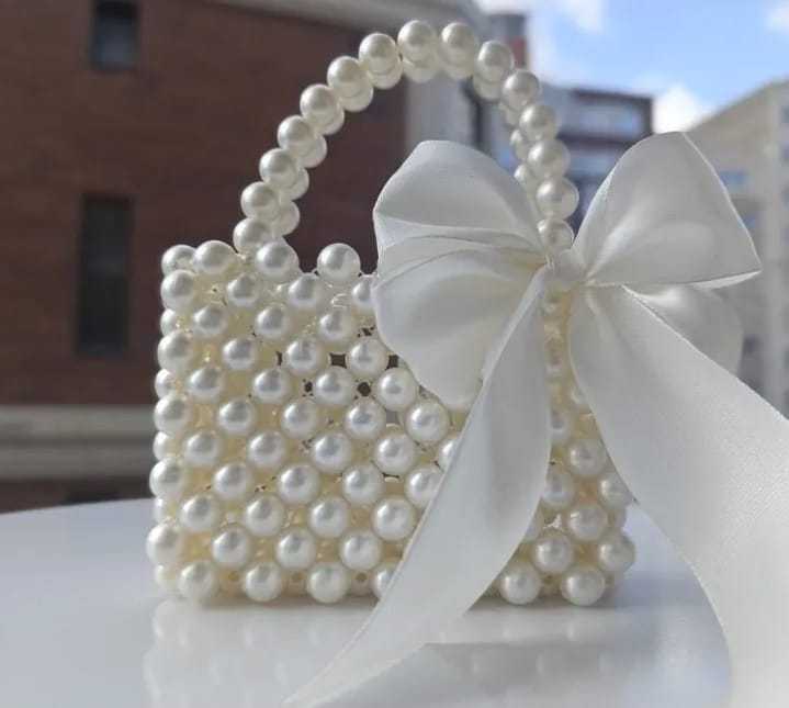 Elegant%20Mini%20Handmade%20Pearl%20Bag%20With%20Ribbon%20Bow%20%E2%80%93%20Versatile%20Design%20for%20Crossbody%20and%20Shoulder%20Carry%20-%20Wedding%20Clutch%20-%20Image%202
