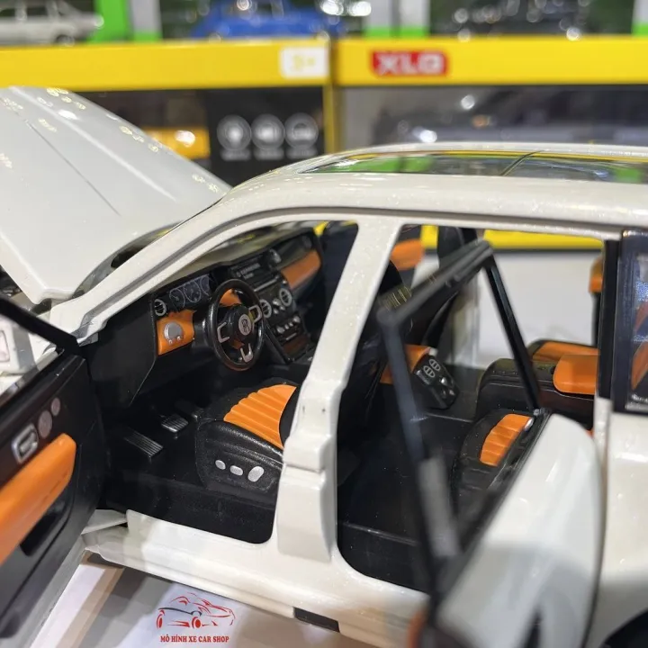 1:20%20Rolls-Royce%20Cullinan%20Alloy%20Car%20Model%20Simulation%20Toy%20Sound%20And%20Ligh%20-%20Image%208