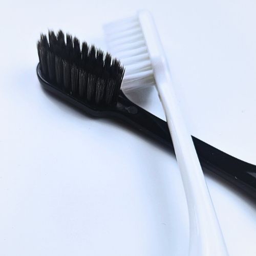 Black%20and%20White%20Fluffy%20Silk%20Toothbrush%20-%20Y780%20%7C%20Ultra-Soft%20Bristles%20%7C%20Gentle%20Deep%20Clean%20for%20Sensitive%20Gums%20-%20Image%202