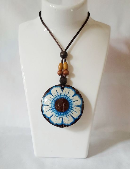 Handmade%20coconut%20shell%20neklace%20traditional%20flower%20pendant%20two%20side%20hand%20painting%20juwellary%20eco%20friendly.%20-%20Image%207