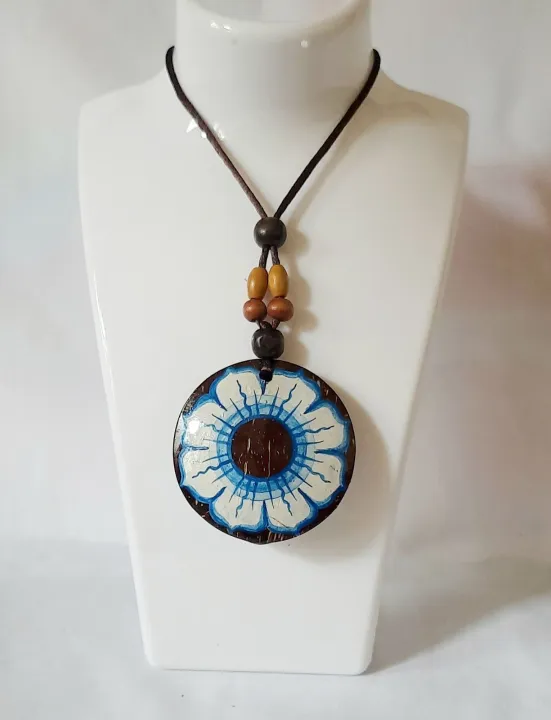 Handmade%20coconut%20shell%20neklace%20traditional%20flower%20pendant%20two%20side%20hand%20painting%20juwellary%20eco%20friendly.%20-%20Image%207