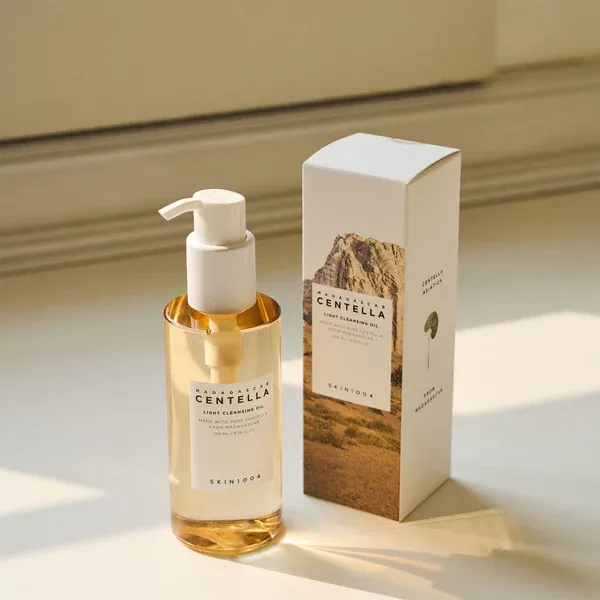 SKIN1004%20Madagascar%20Centella%20Light%20Cleansing%20oil%20200ml%20-%20Image%203