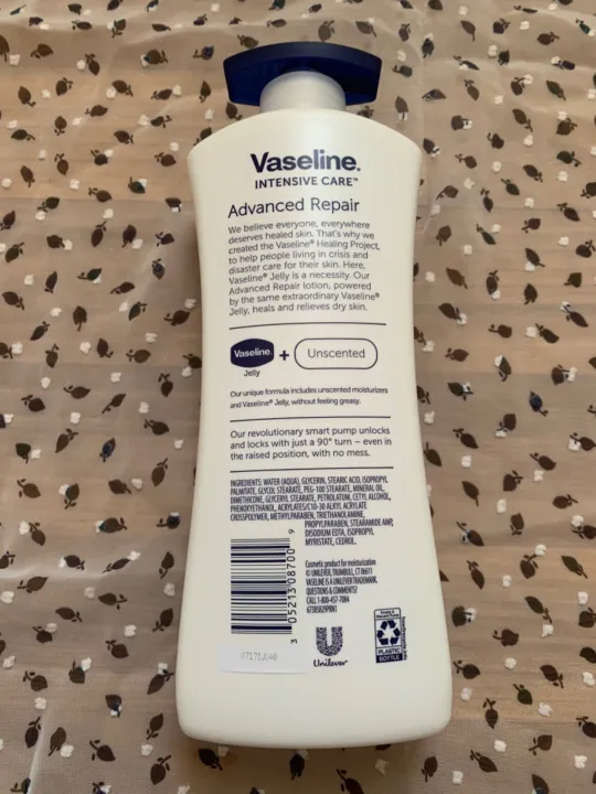 Vaseline%C2%AE%20Intensive%20Care%E2%84%A2%20Advanced%20Repair%20Unscented%20Lotion%20-%20Image%205