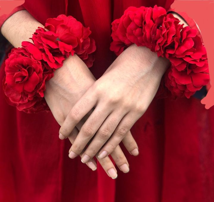 Artificial%20Flower%20Hand%20Gajra%20With%20velvet%20-%20Image%202